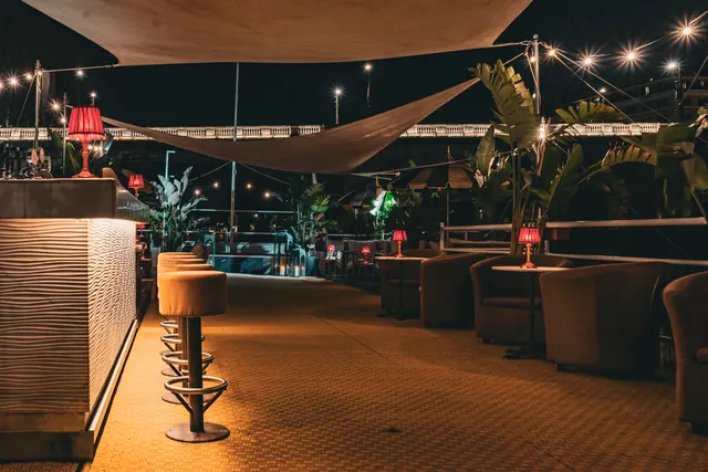 Lounge esterna per aperitivi corporate sul Tevere